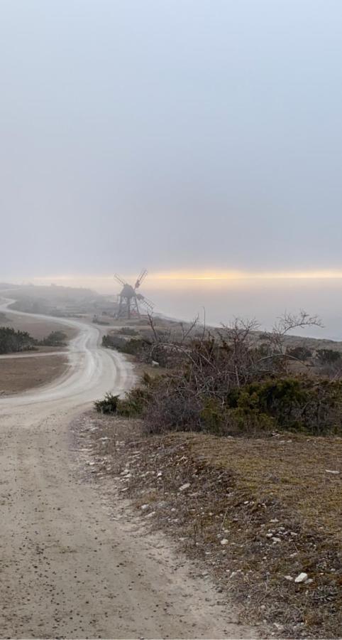 Bo I Egen Stuga Pa Haerlig Oelandsgard Kopingsvik Bagian luar foto