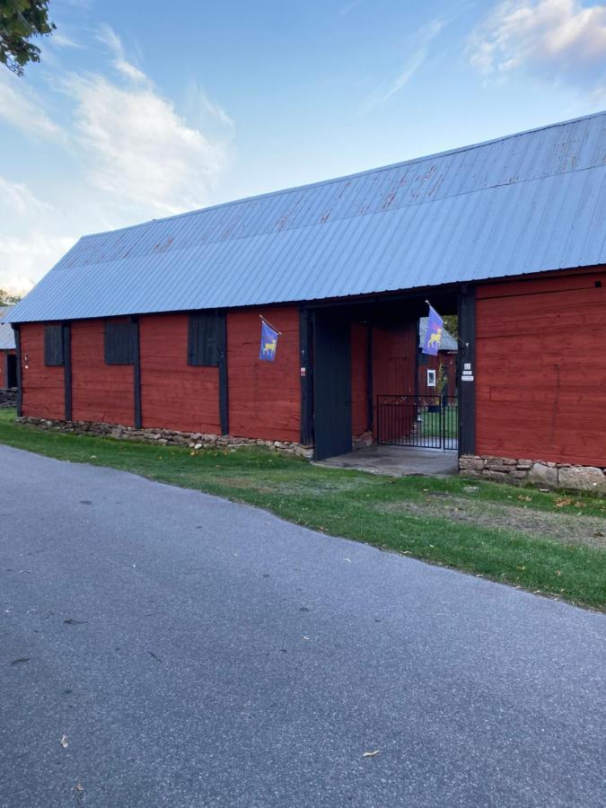 Bo I Egen Stuga Pa Haerlig Oelandsgard Kopingsvik Bagian luar foto